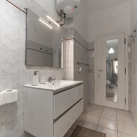 Vacanze Romane - Metro Teano & Wi-fi Apartment